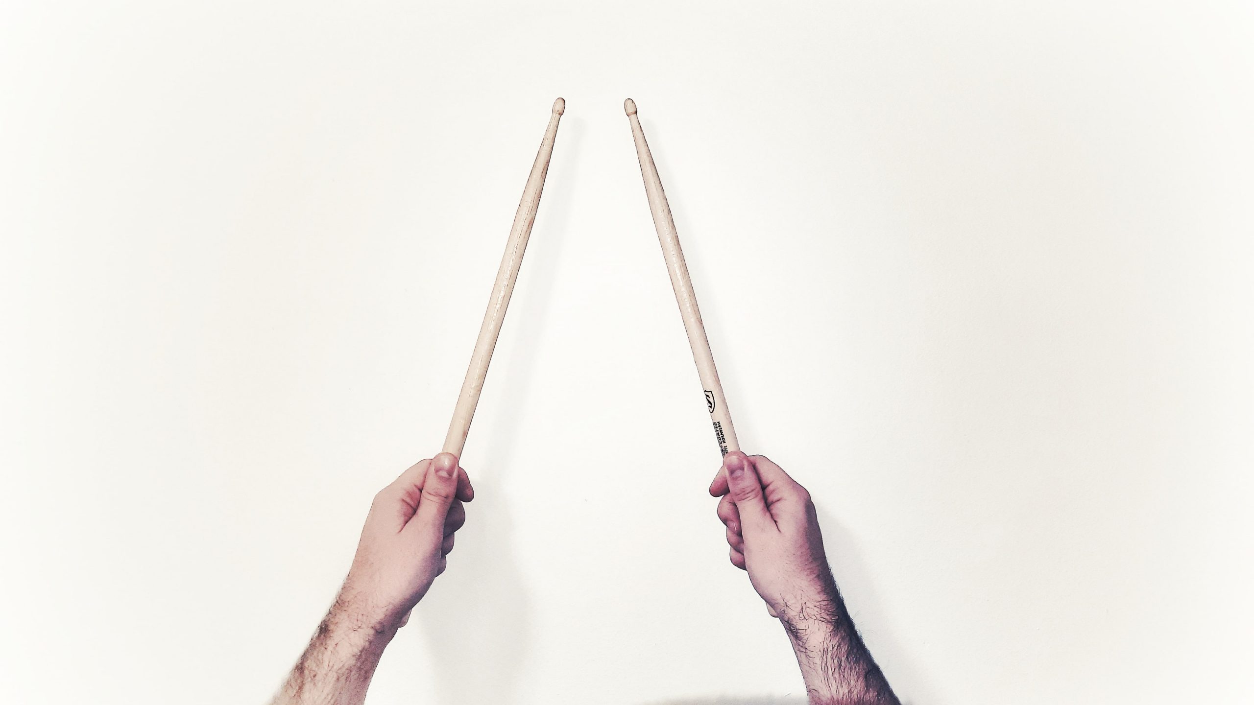 How to hold drumsticks 5 Essential steps Drum That